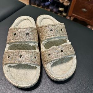 Crocs beige lined glitter W7